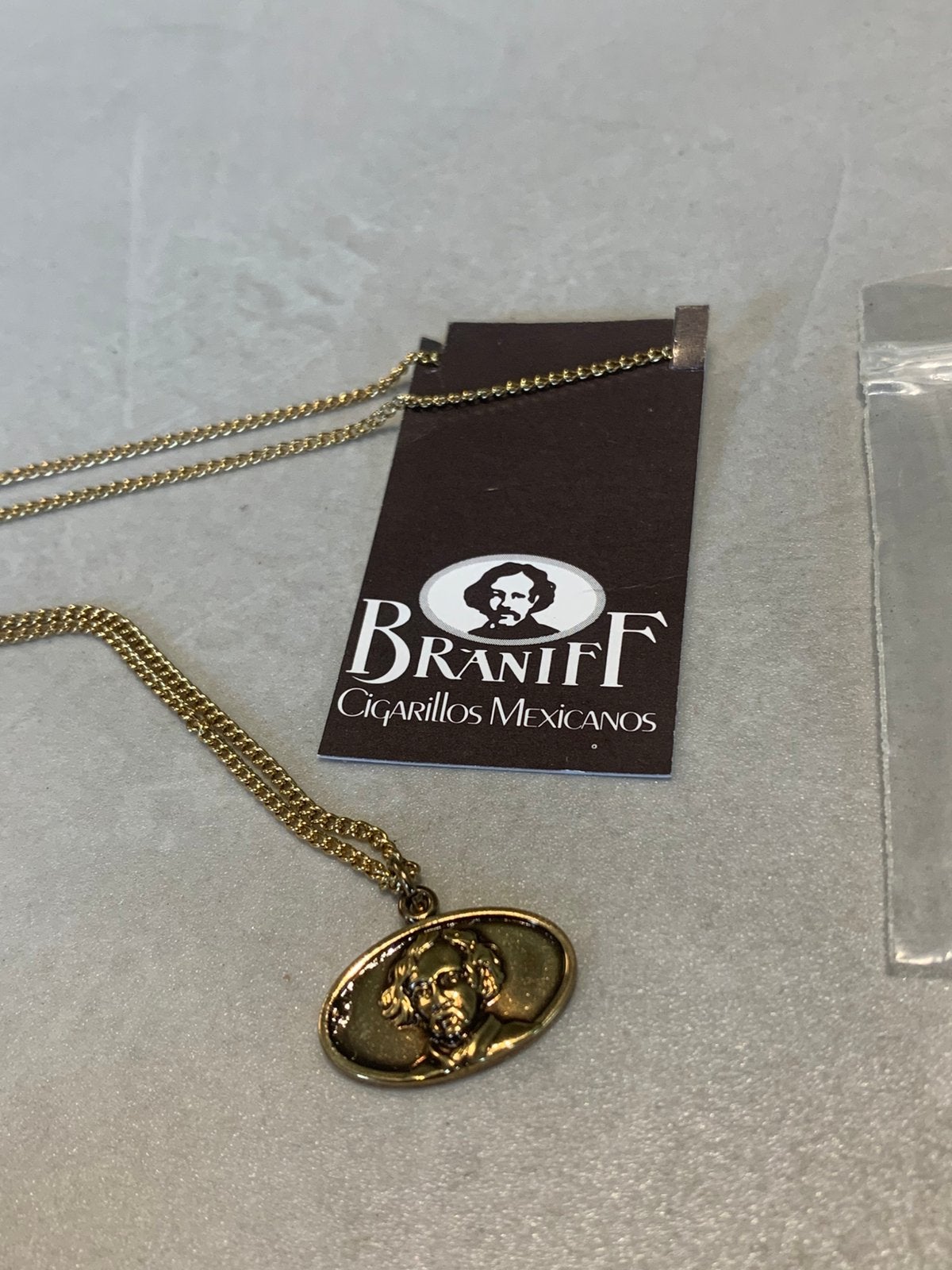 Nieuw Vintage Braniff Cigarillos Mexicanos ketting, Bijoux, Sacs & Beauté, Colliers, Comme neuf, Enlèvement ou Envoi