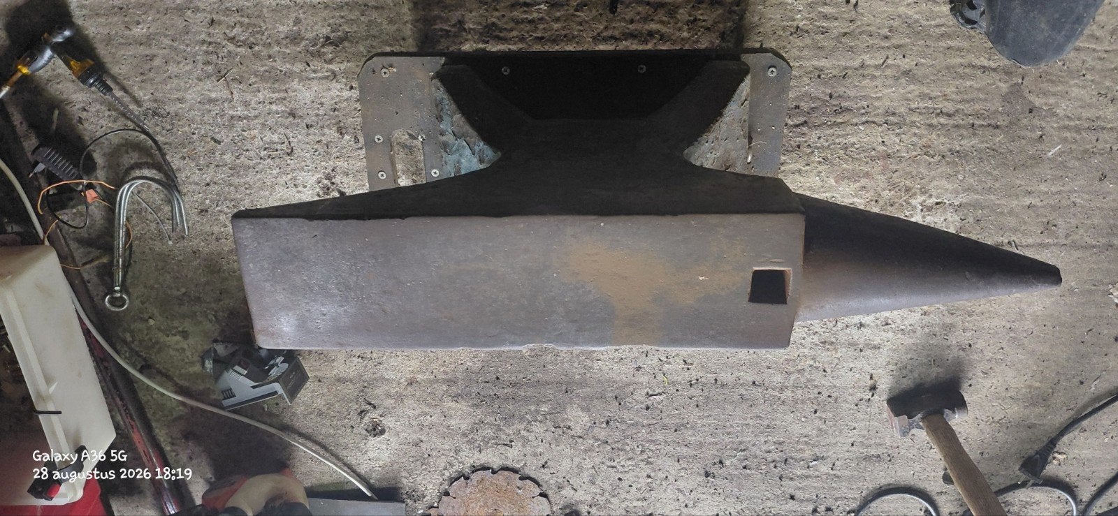 Enclume de type « italien » 126 kg, Enlèvement, Utilisé