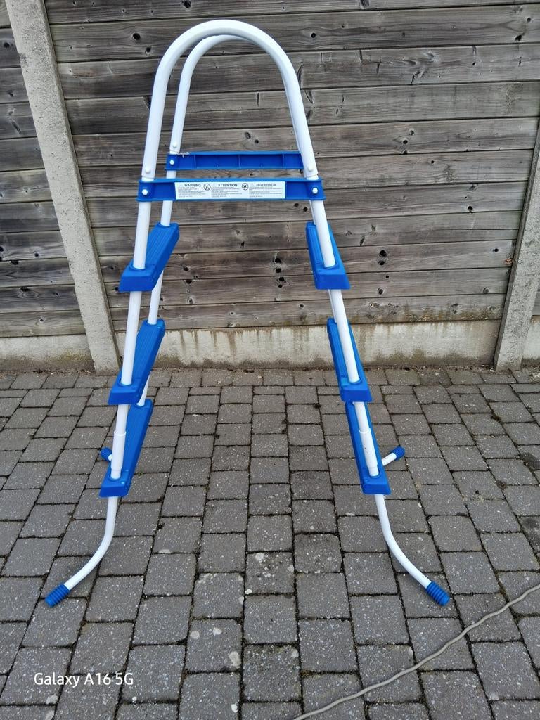 Zwembad trap, Ophalen
