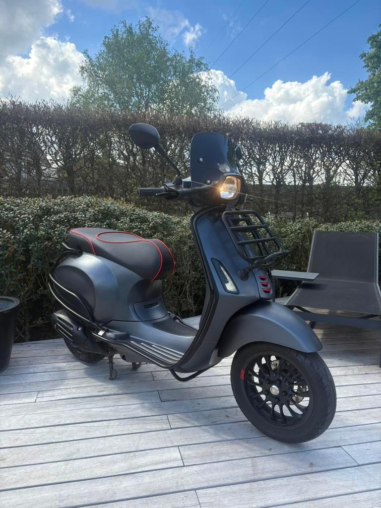 Vespa sprint iget B klasse, Fietsen en Brommers, Scooters | Vespa, Ophalen, Zo goed als nieuw