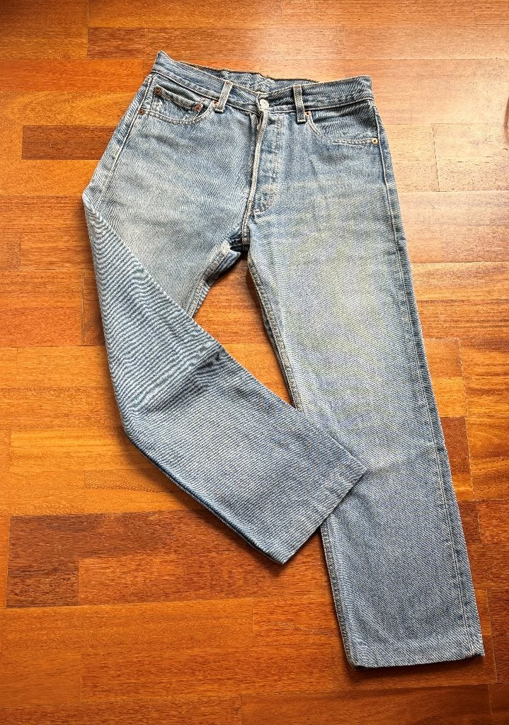 Véritable jeans Levi's 501 vintage - T 29, Vêtements | Femmes, Jeans, W28 - W29 (confection 36), Bleu, Enlèvement ou Envoi