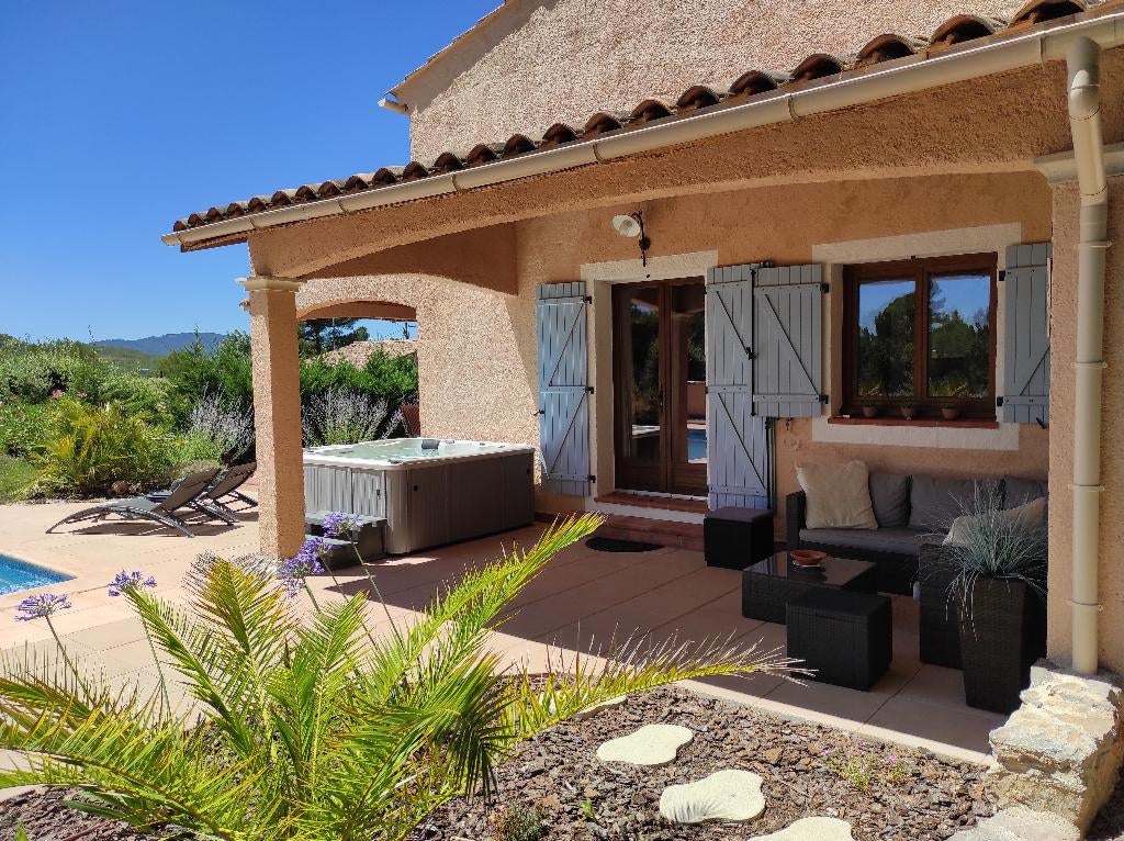 Vakantiehuis - villa (Zuid - Frankrijk, Provence, VAR), 8 personen, Wasmachine, 2 slaapkamers, In bergen of heuvels