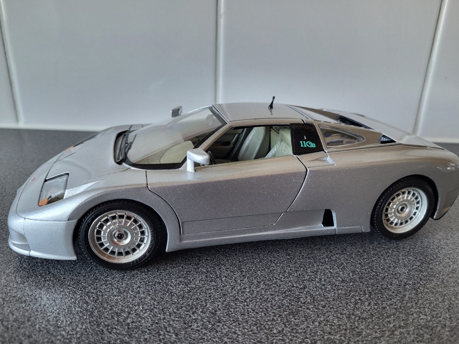 Bugatti EB 110., Hobby en Vrije tijd, Modelauto's | 1:18, Ophalen of Verzenden, Burago