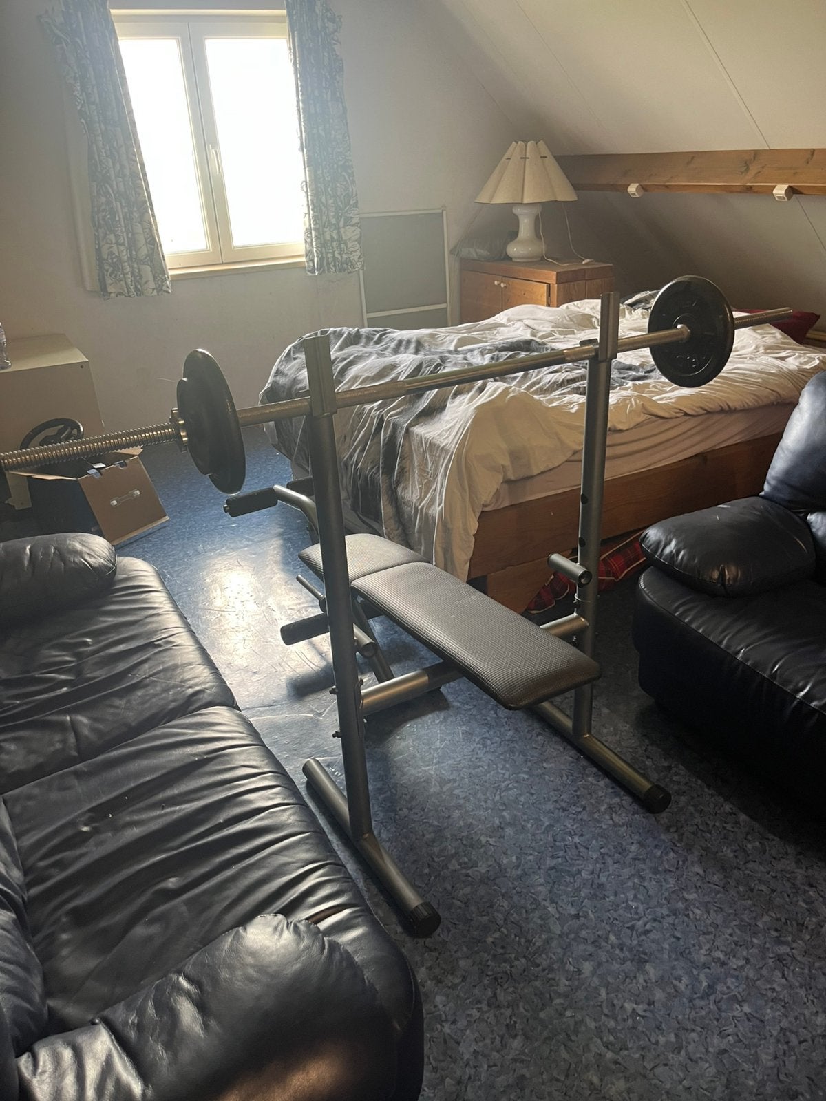 Benchpress + leg oefening, Sport en Fitness, Ophalen, Zo goed als nieuw