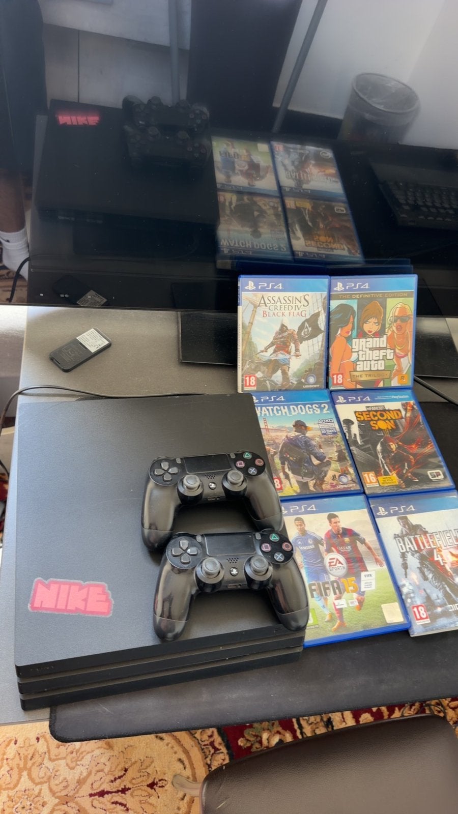 Ps4 pro met 2 controllers en 6 games, Games en Spelcomputers, Spelcomputers | Sony PlayStation 4, Ophalen, Met games, Met 2 controllers