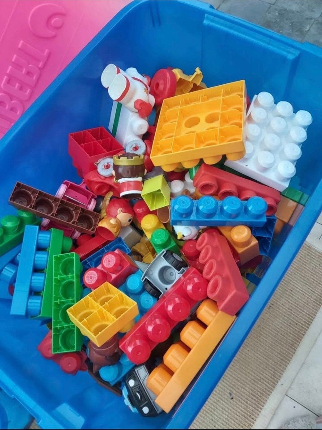 2 bacs avec blocs, Enfants & Bébés, Jouets | Blocs de construction, Enlèvement ou Envoi