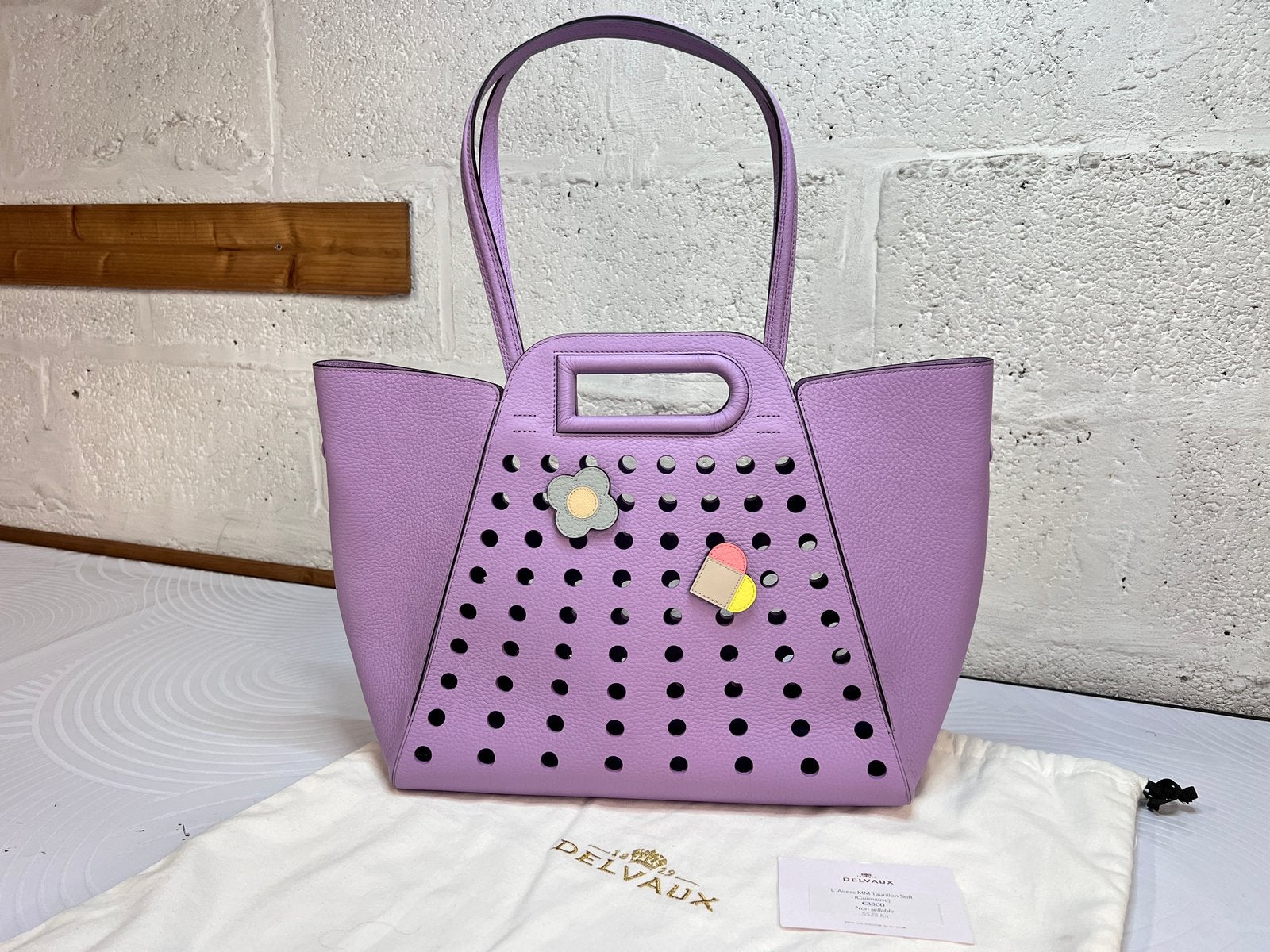 DELVAUX L'AIRESS MM TAURILLON SOFT GUIMAUVE /NIEUW, Ophalen of Verzenden, Nieuw