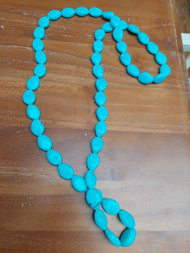 Collier long de couleur bleu turquoise, Enlèvement ou Envoi, Comme neuf, Bleu, Synthétique