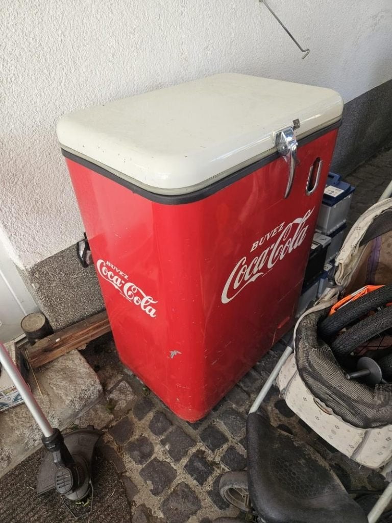 Coca Cola frigo, Enlèvement