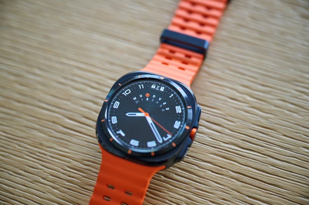 Samsung Galaxy Watch Ultra 2025 — bon état, Bijoux, Sacs & Beauté, Montres connectées, Enlèvement ou Envoi, Samsung galaxy watch ultra