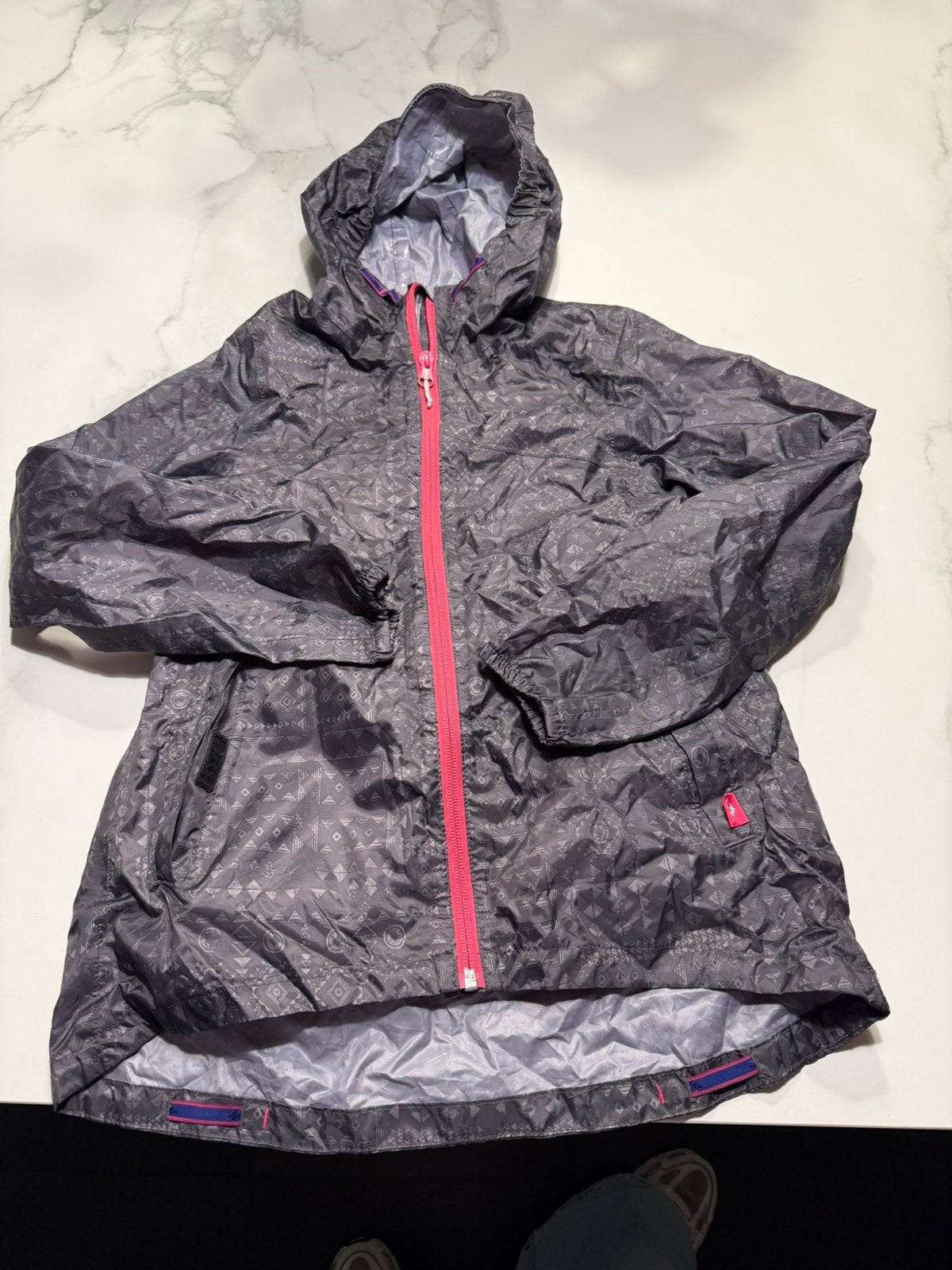 Regenjas de decathlon 10-11jaar, Caravanes & Camping, Enlèvement ou Envoi, Comme neuf, Imperméable