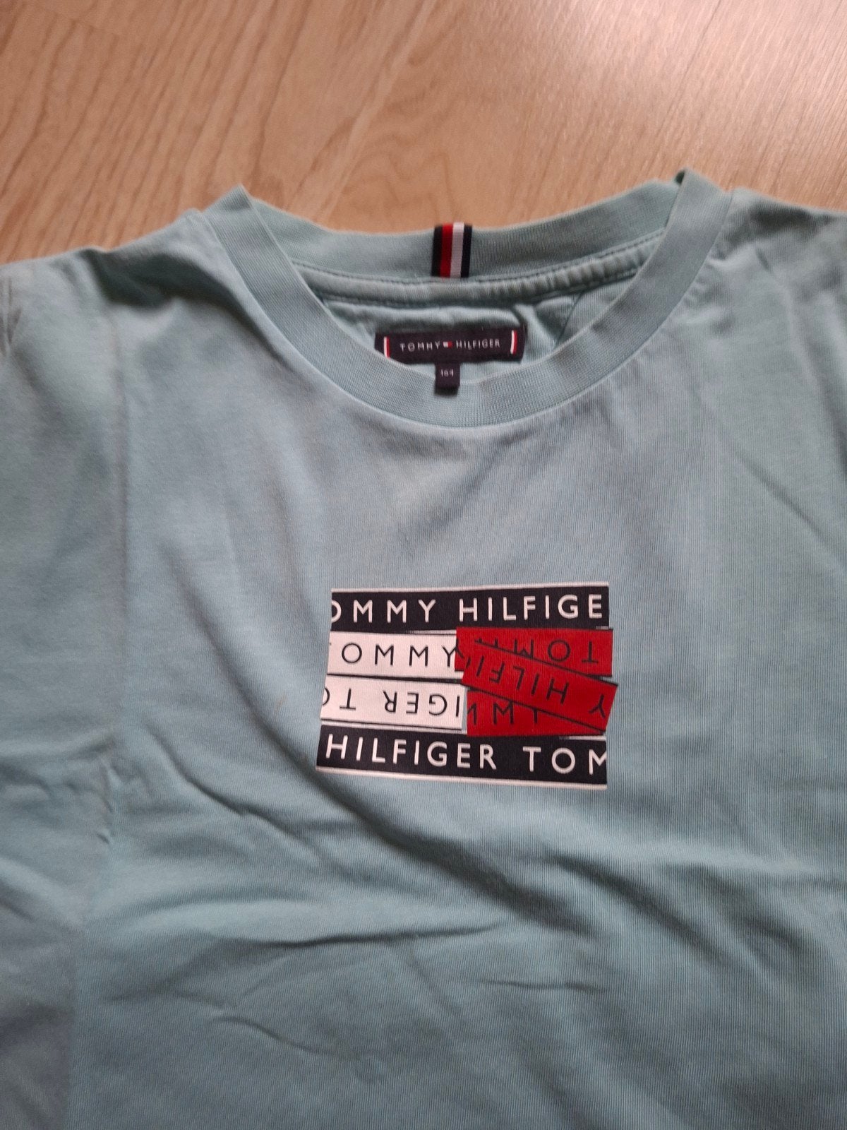 T-Shirt Tommy Hilfiger 14j, Enlèvement