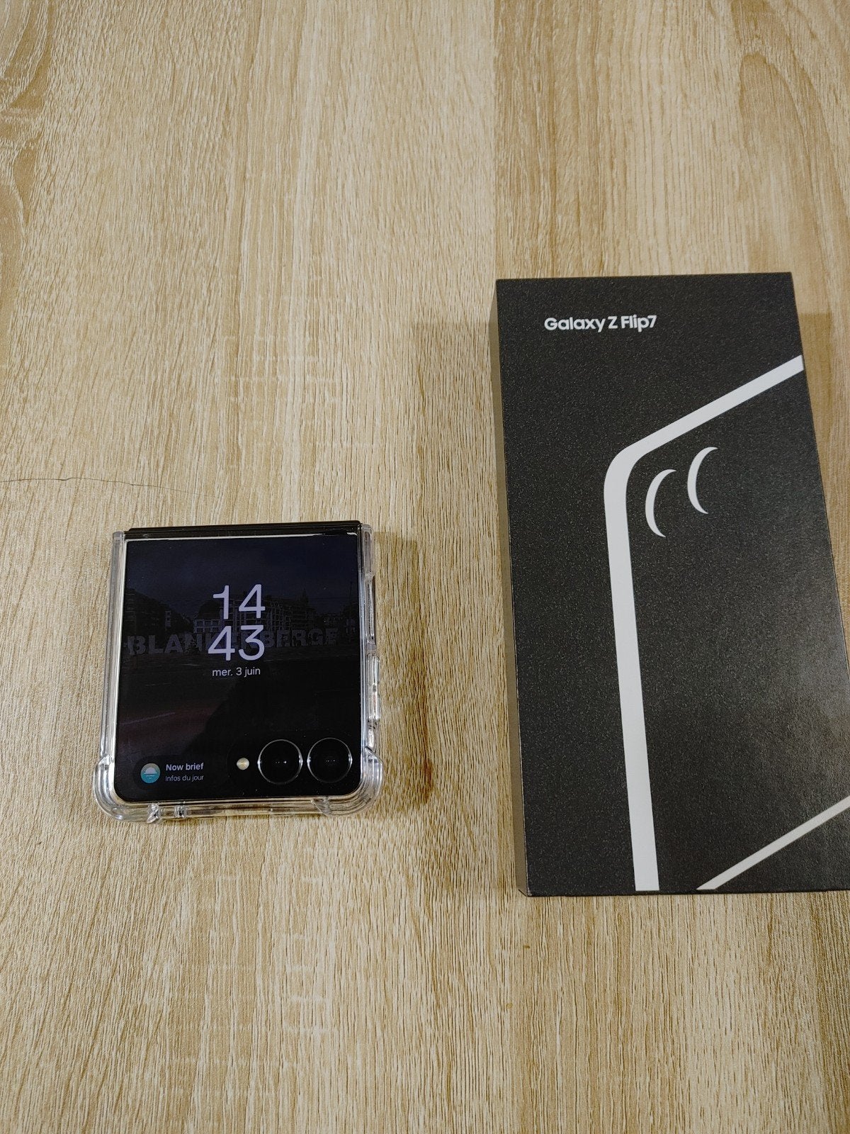 Samsung Z-Flip7 256gb quasi neuf, Ophalen, Zwart, Zo goed als nieuw, Zonder simlock