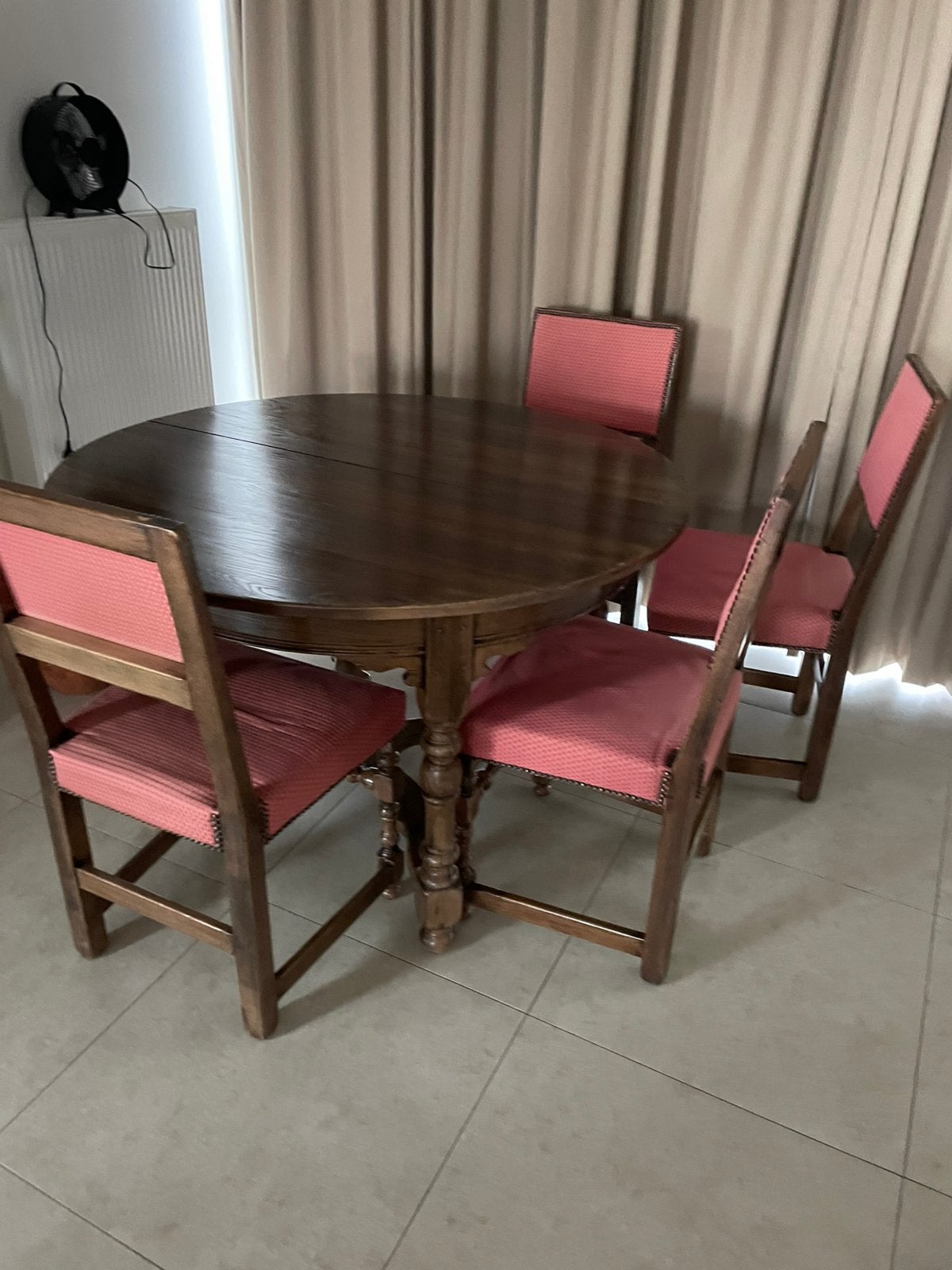 Tafel en 4 stoelen, Huis en Inrichting, Complete eetkamers, Ophalen, Zo goed als nieuw