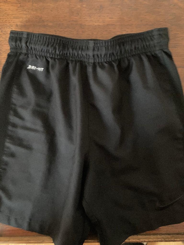 Short sport dri-fit Nike 8-10 ans, Garçon ou Fille, Enlèvement, Utilisé, Nike