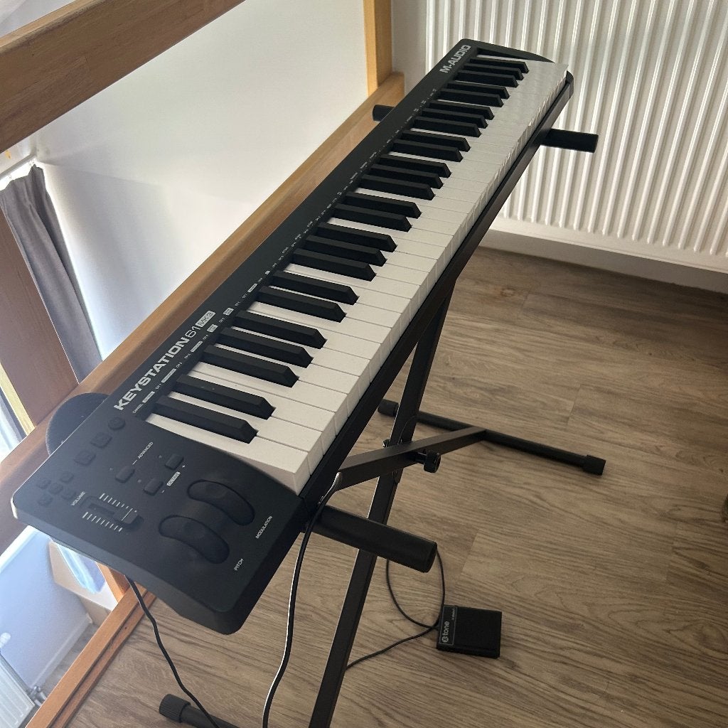 M-Audio Keystation 61 MK3 MIDI keyboard + pedaal + statief, Musique & Instruments, Équipement Midi, Enlèvement, Comme neuf