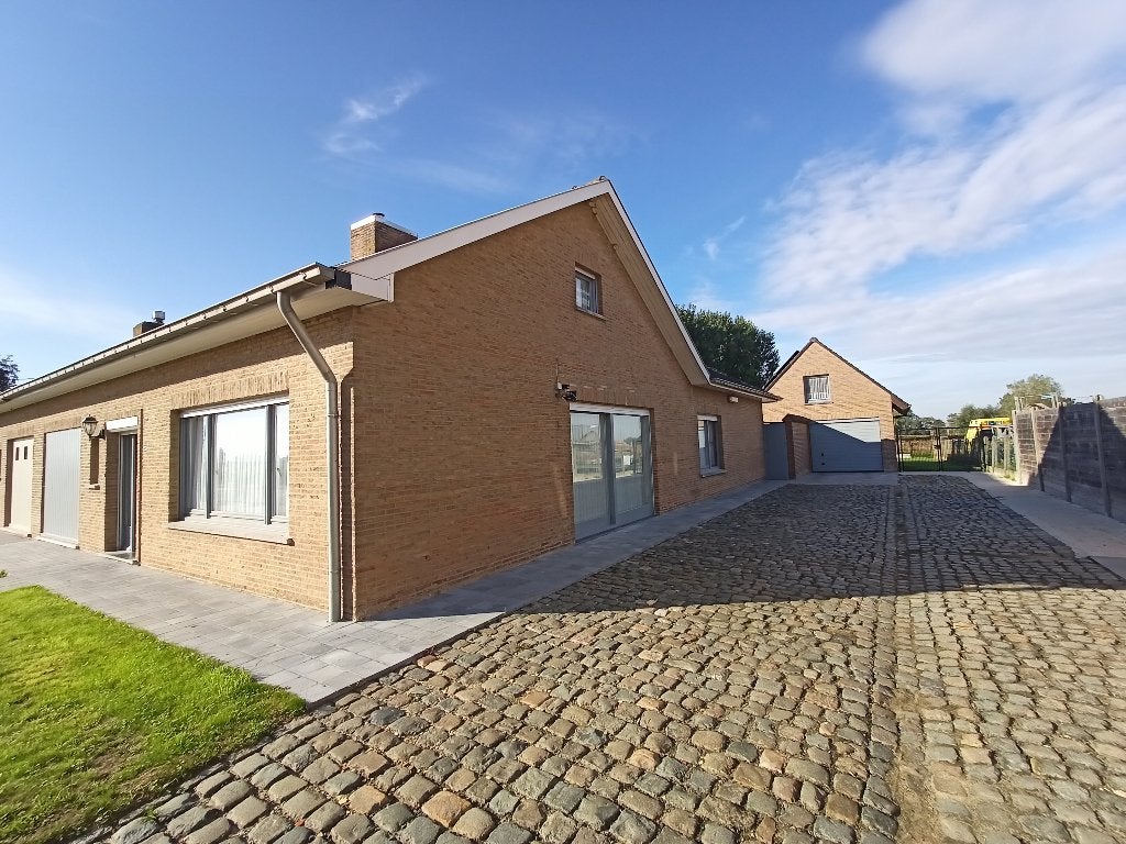 Halfopen bebouwing met   4 of 5 slaapkamers op 15k van zee, Immo, 164 kWh/m²/jaar, 500 tot 1000 m², 11 kamers, Alveringem