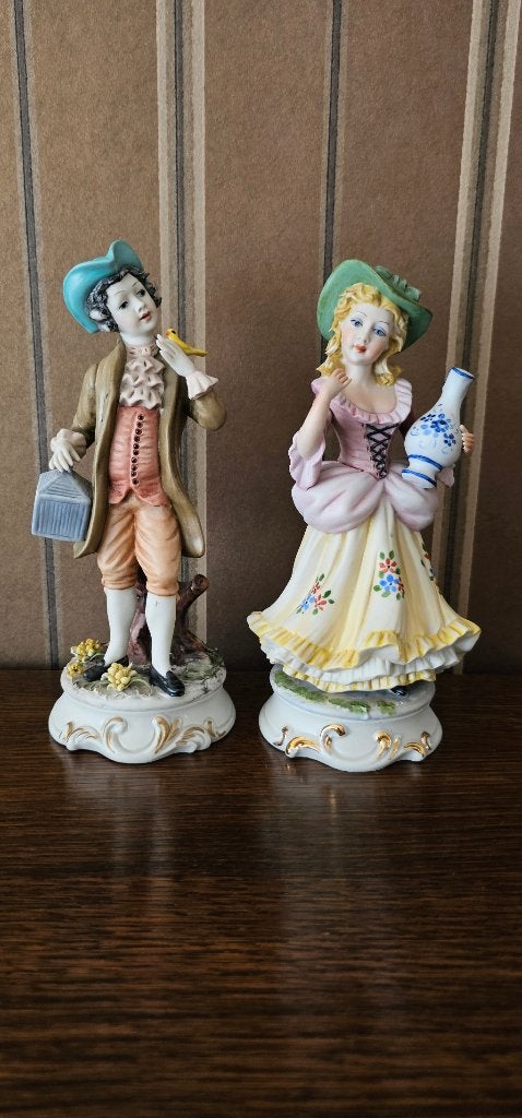 biscuit porseleinen beeldjes, jongen en meisje, handwerk, Enlèvement, Comme neuf, Hummel