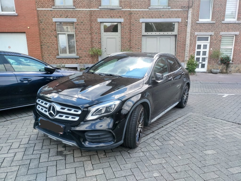 MERCEDES GLA 2.0 4-MATIC AMG line, Cuir et Alcantara, Euro 6, Carnet d'entretien, Noir