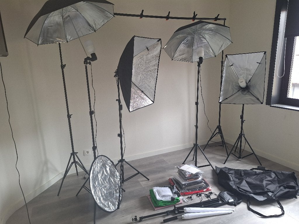 Fotostudioset met verlichting, achtergrond, reflector, ..., Ophalen, Zo goed als nieuw, Complete fotostudio