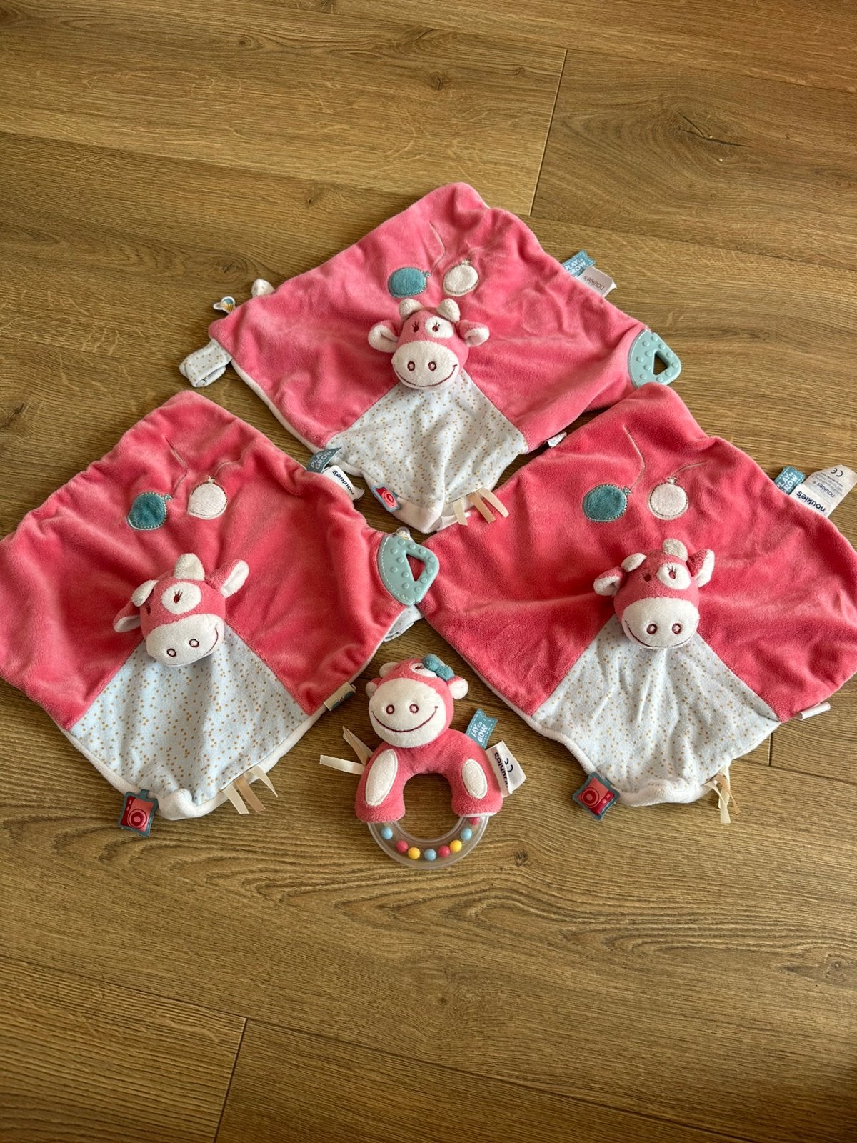 Lot doudous plats lola noukies et hochet, Enfants & Bébés, Enlèvement ou Envoi, Neuf, Hochet