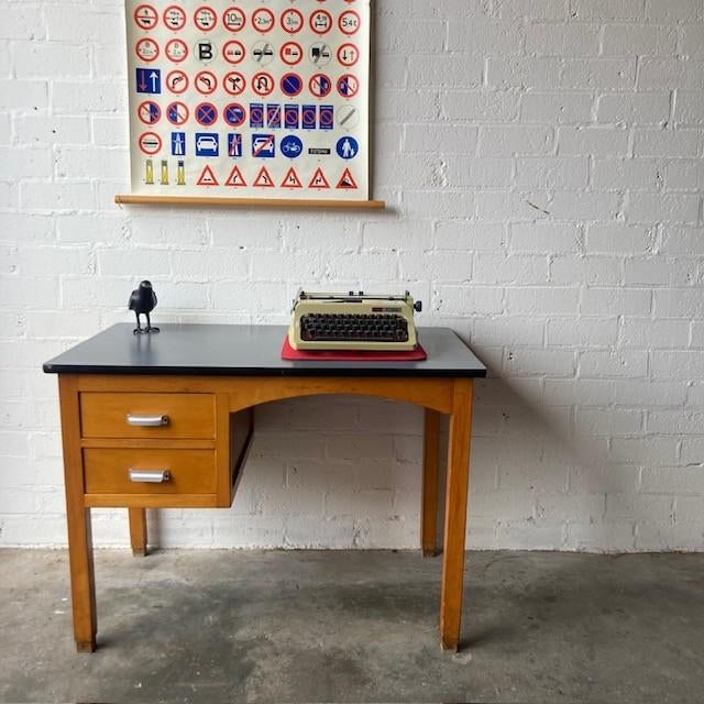 Retro vintage mid-century (school) bureau, Met lades, Gebruikt, Hout, Schoolbureau