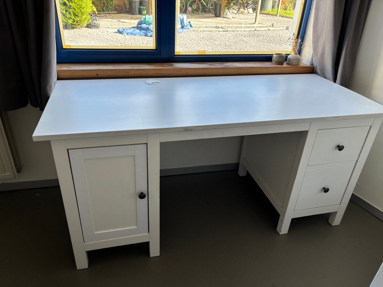 Bureau, 64 x 158 cm, 2 lades, 1 deurtje, 64 cm, Goulotte de câbles, Enlèvement, Utilisé