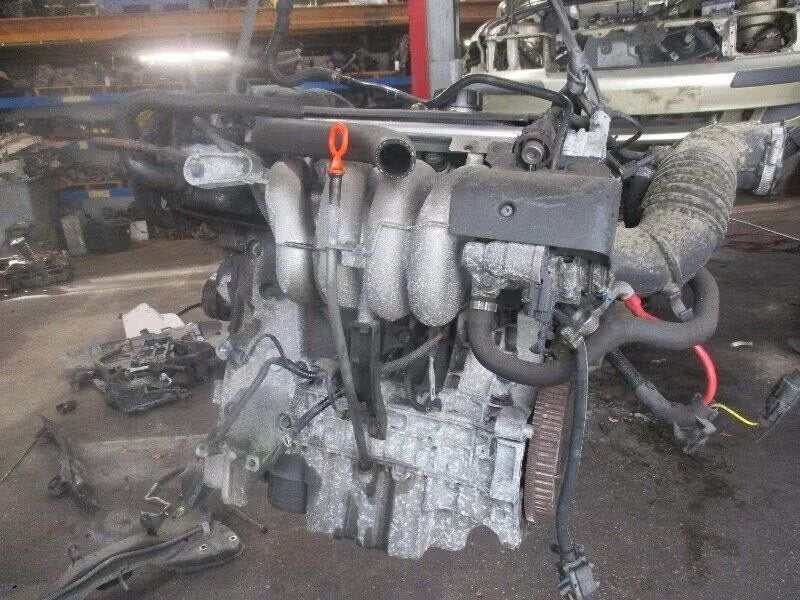 MOTOR Volvo S40 (VS) (01-1995/12-2004) (30616044), Gebruikt, Info@volvocars.com, Ophalen of Verzenden, Volvo