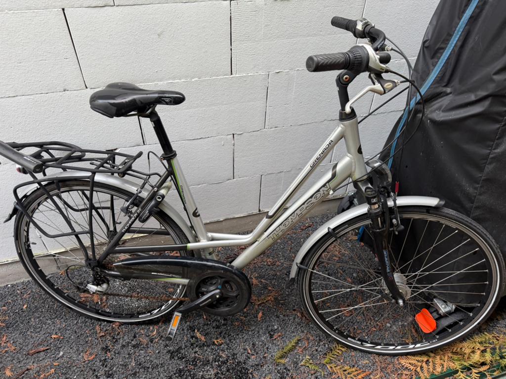 Damesfiets Thompson met werk aan, Fietsen en Brommers, Ophalen, Gebruikt