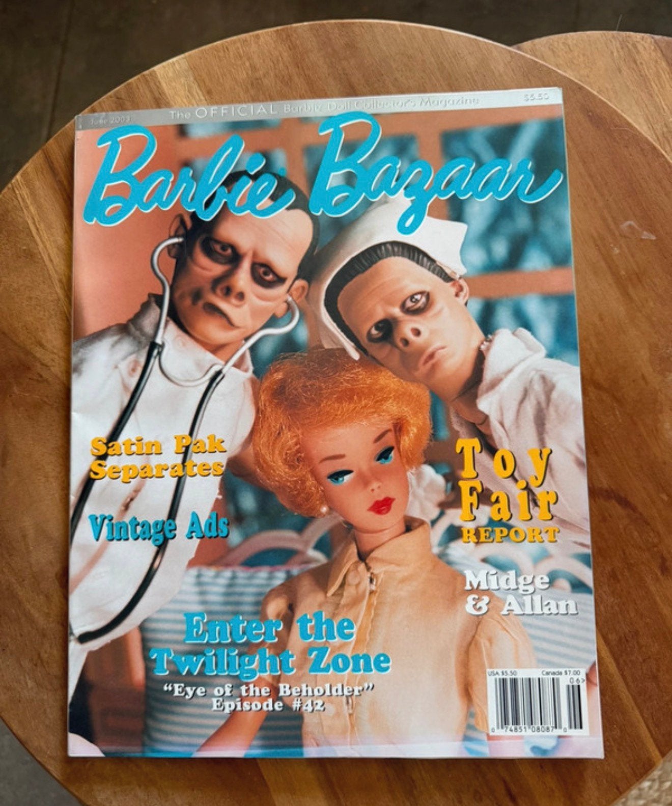 Bazaar Magazine Barbie Twilight Zone cover, Boeken, Ophalen of Verzenden, Gelezen