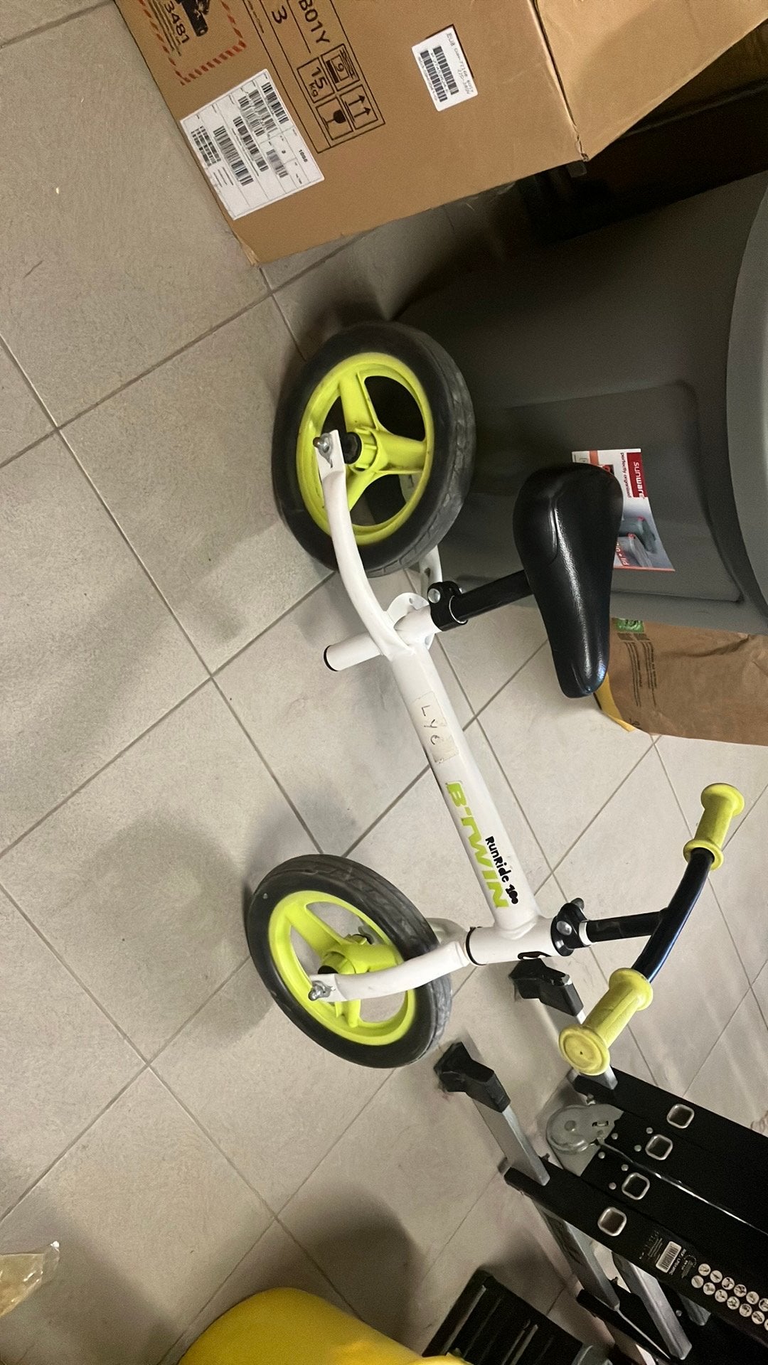 Vélo d'équilibre B-twin Runride 100, Enfants & Bébés, Enlèvement, Utilisé