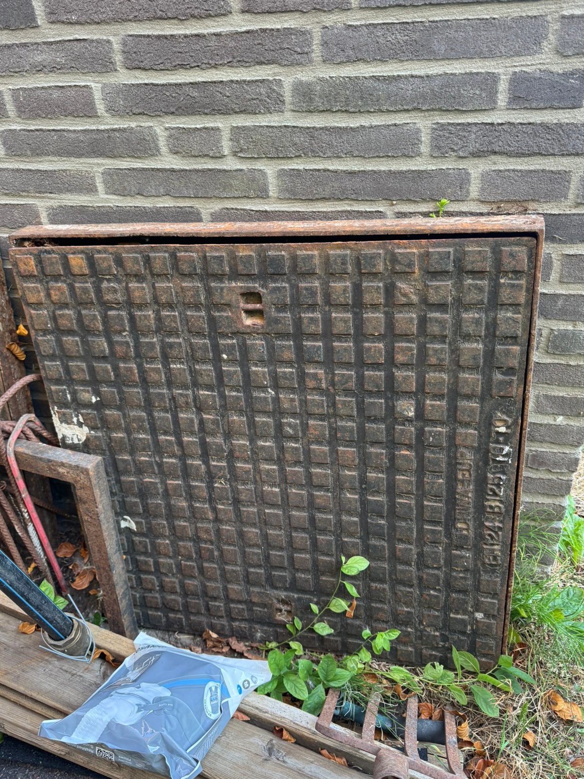 1 x couvercle de trou d'égout en fonte 70x70 cm avec cadre, Enlèvement, Utilisé, Moins de 2 mètres
