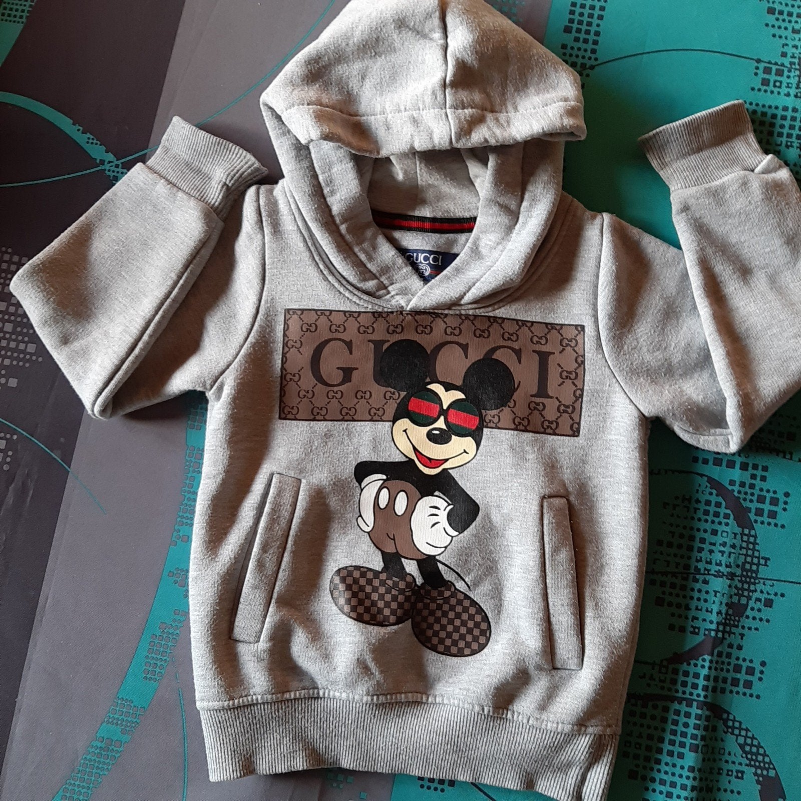 Mooie sweater met kap merk GUCCI maat 1 , 3€, Enfants & Bébés, Enlèvement