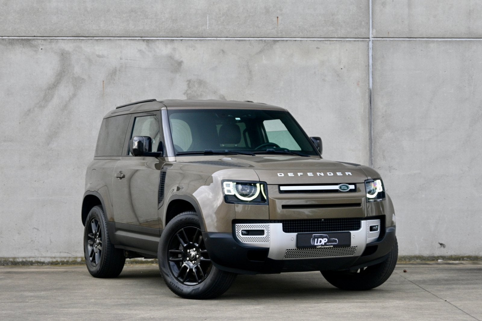Land Rover Defender 90 D300 SE Lichte vracht Ex btw, Auto's, Automaat, Euro 6, Diesel, SUV of Terreinwagen