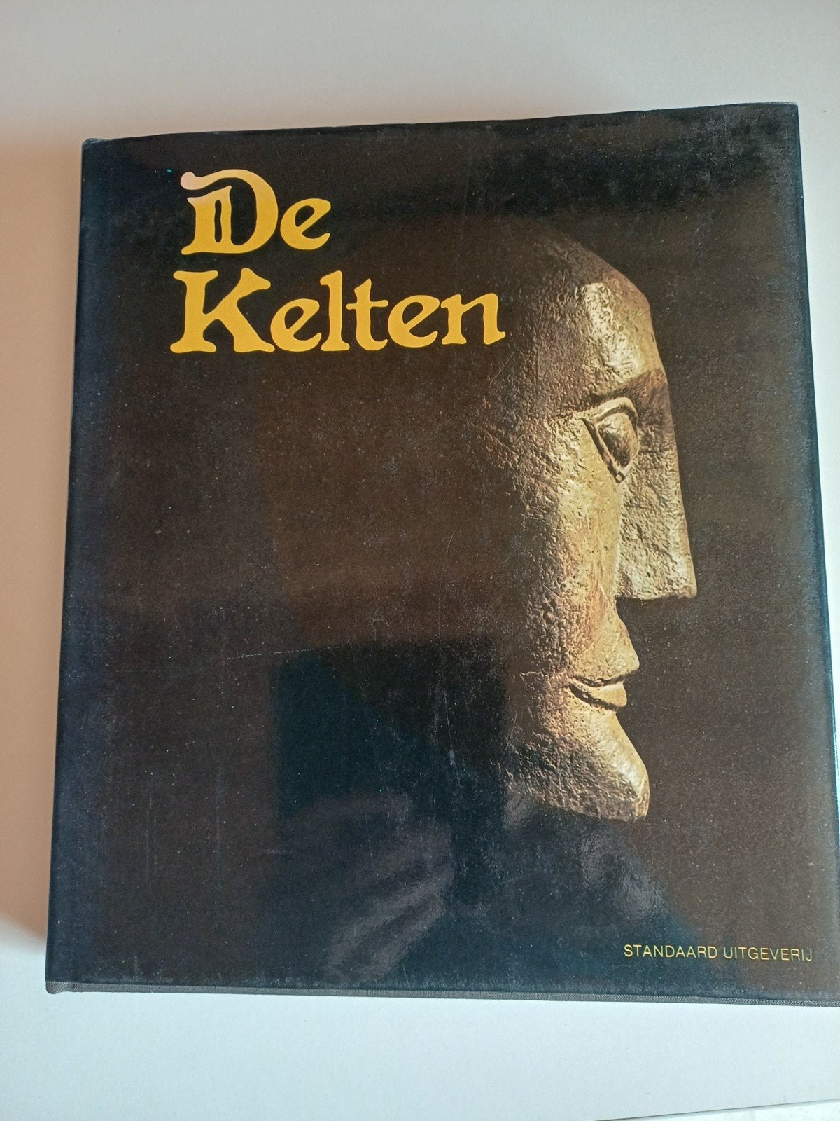 De Kelten, mooi boek in woord en beeld over hun geschiedenis, Ophalen