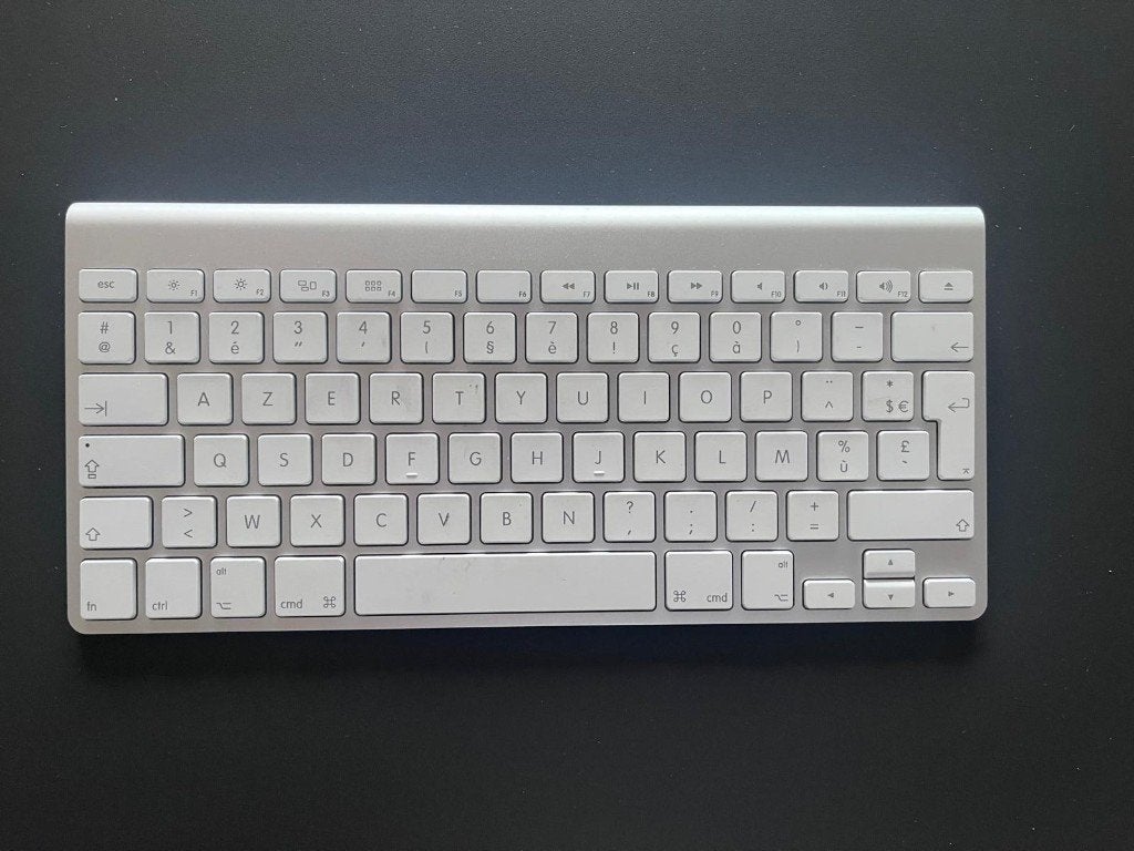 Apple A1314 Wireless Keyboard, Computers en Software, Toetsenborden, Ophalen, Draadloze ontvanger, Azerty, Zo goed als nieuw