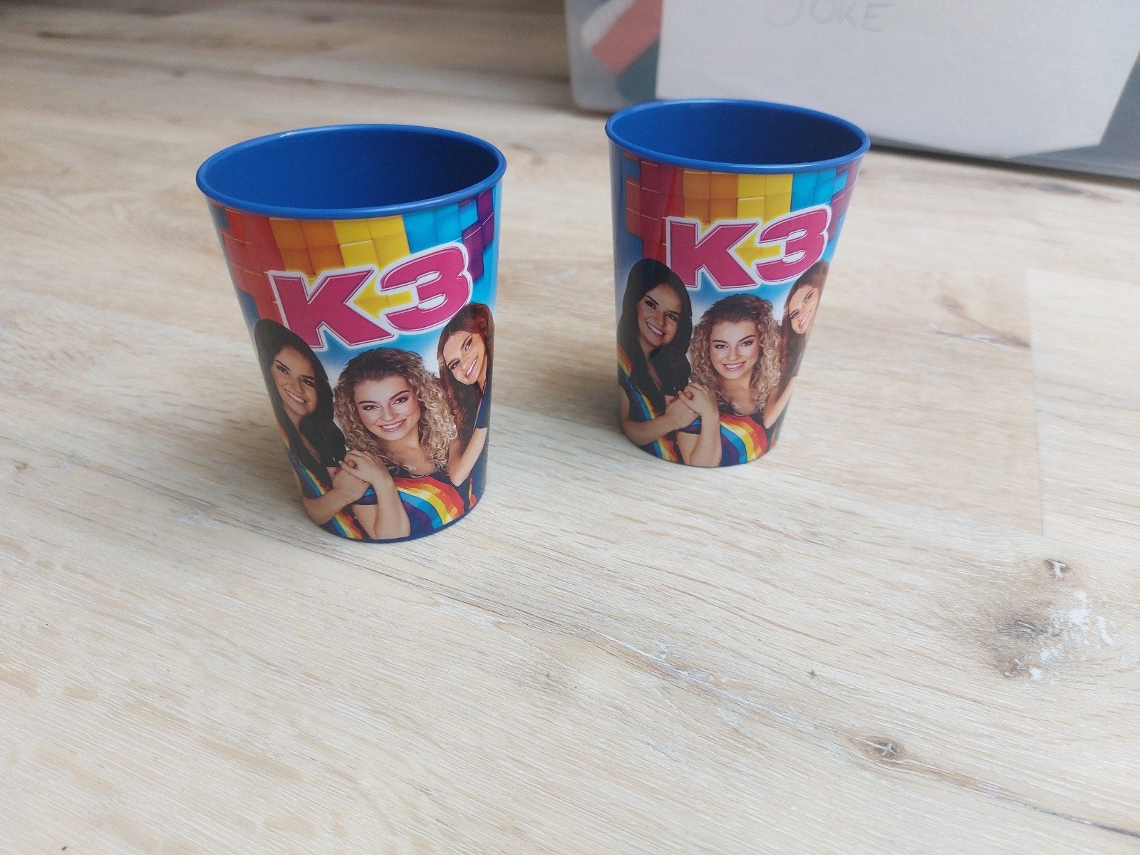 2 officiële k3-drinkbekers, Ophalen