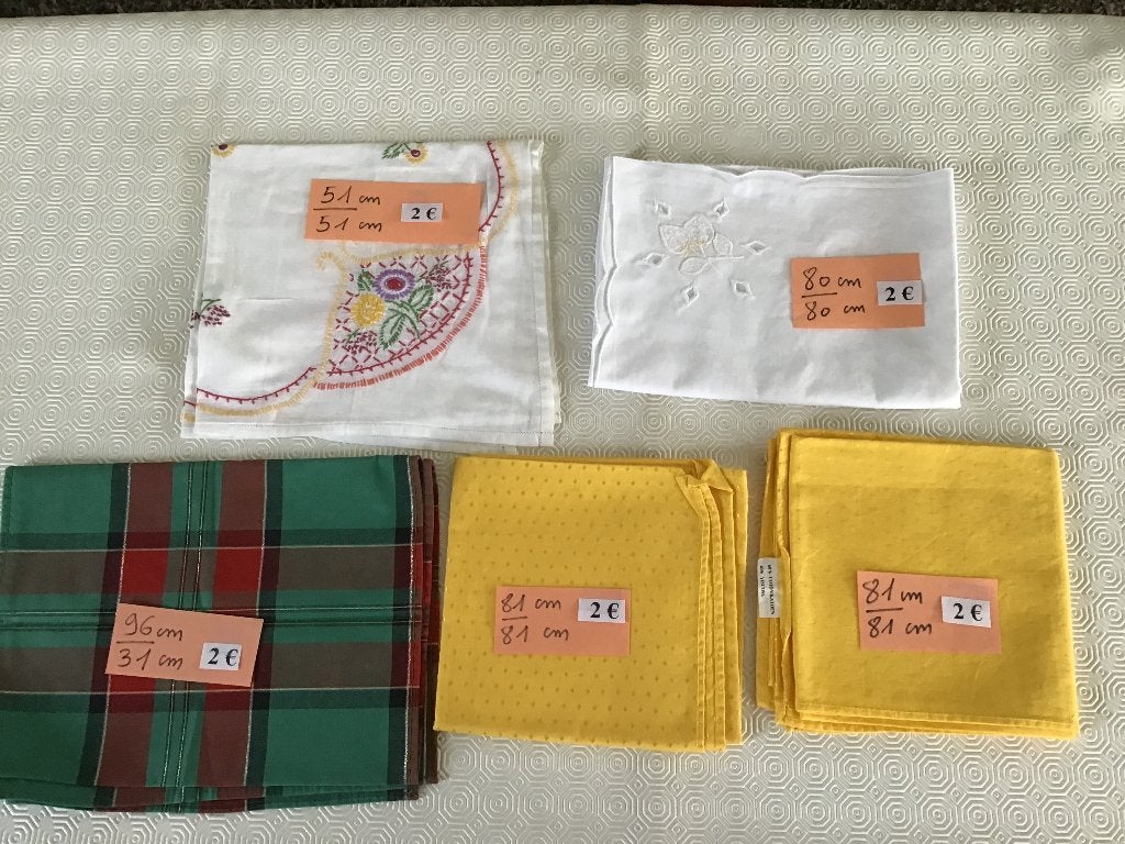 8 nappes pour seulement 2 euros chacune, Maison & Meubles, Nappes, Comme neuf, Enlèvement ou Envoi