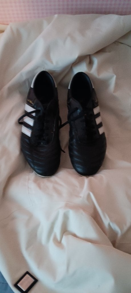 Voetbalschoenen Adidas maat 42, Sport en Fitness, Ophalen, Gebruikt, Schoenen
