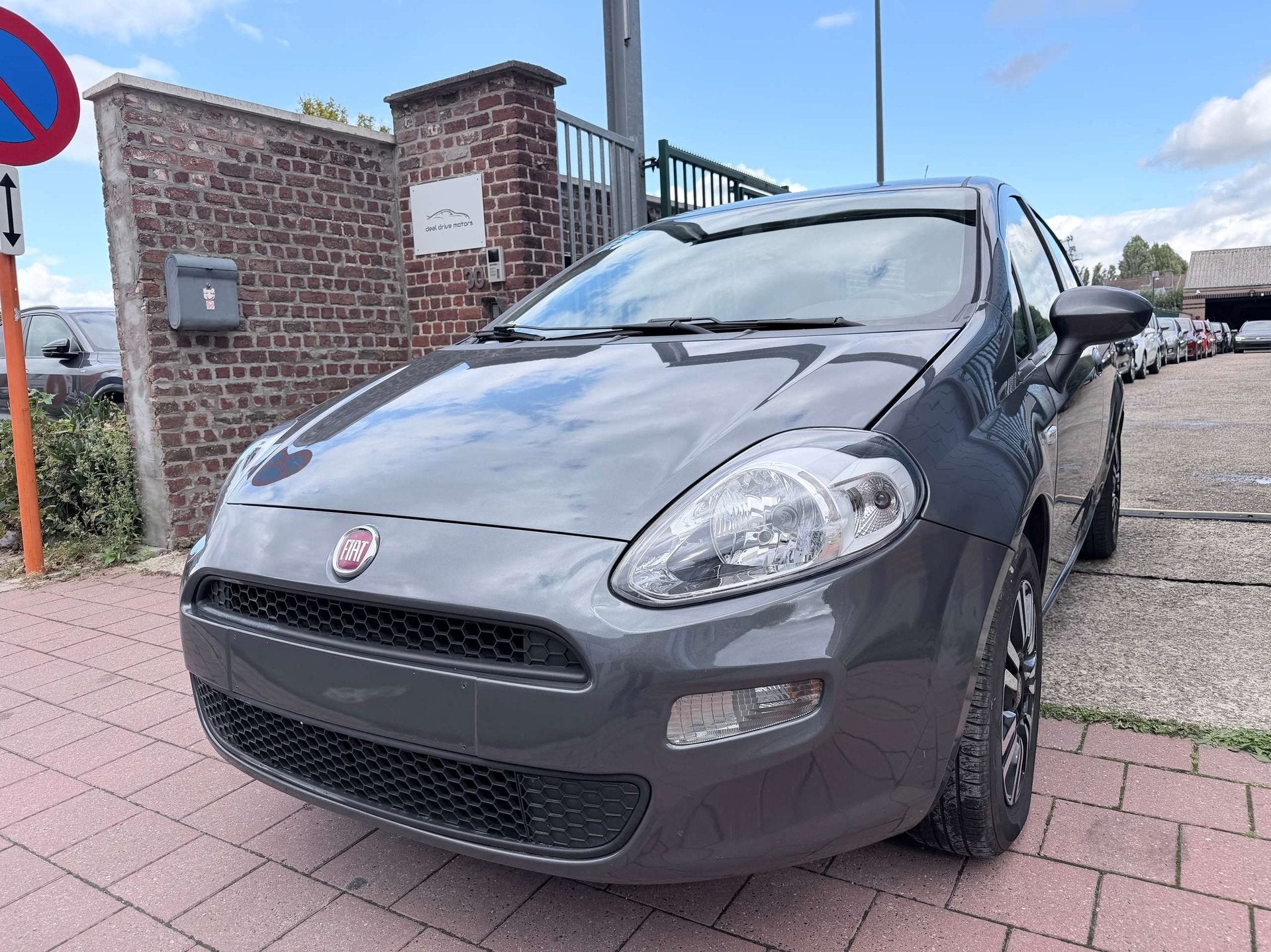 Fiat Punto 1.2 I EDITION POP, Auto's, Dealer onderhouden, Stof, 4 cilinders, https://public.car-pass.be/vhr/640b2b6d-add4-4332-80de-2f5a017eb854