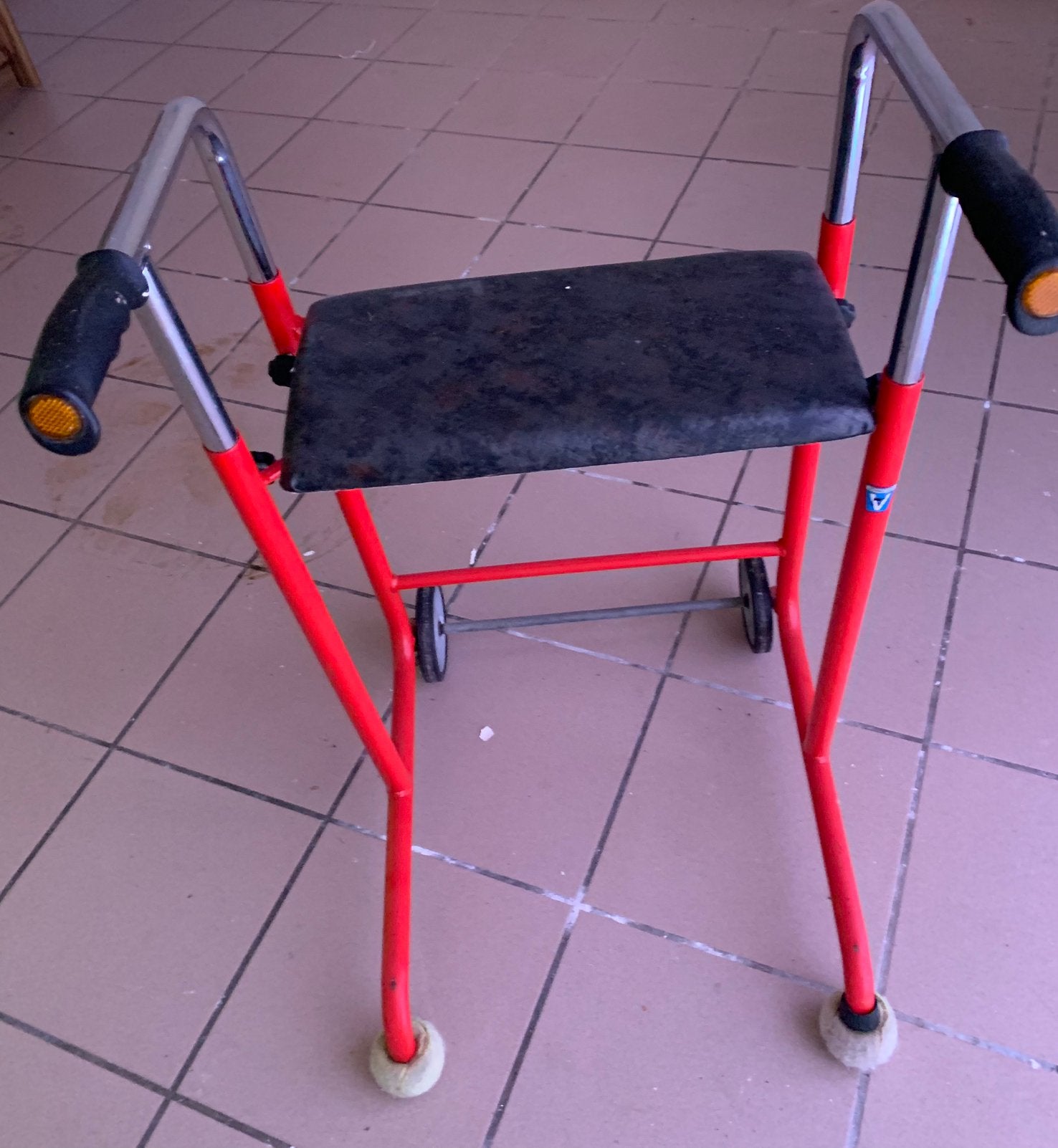 Deambulateur tribune, Divers, Enlèvement, Utilisé