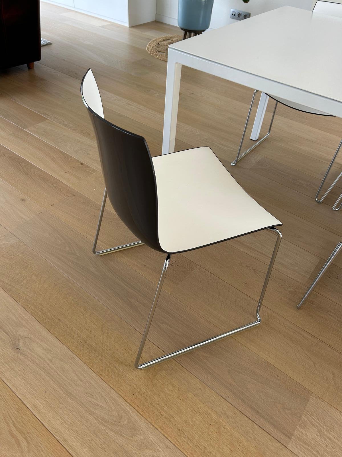 Stoelen Arper Catifa 46 - 8st beschikbaar, Ophalen, Zo goed als nieuw, Bruin, Kunststof