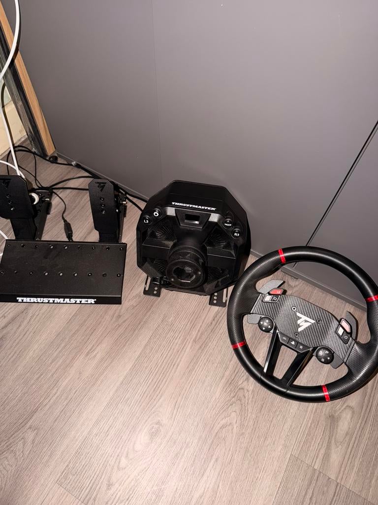 Thrustmaster t598 race stuur en pedalen, Games en Spelcomputers, Spelcomputers | Sony Consoles | Accessoires, Ophalen, Nieuw, Stuur of Pedalen