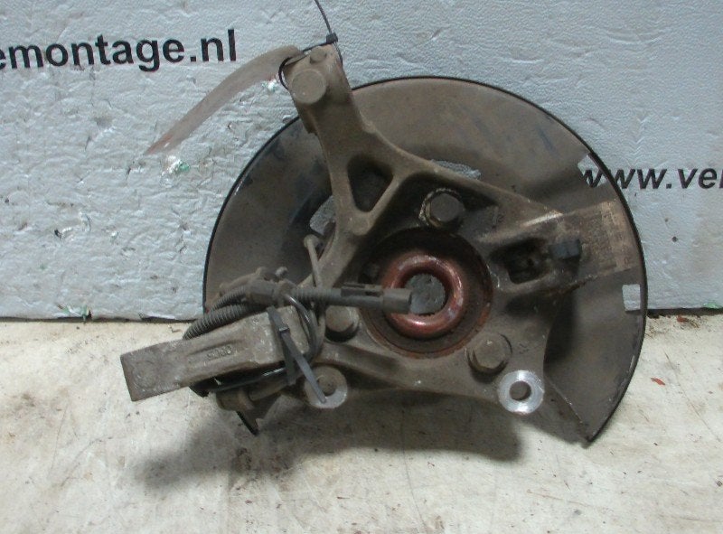 FUSEE RECHTS VOOR Opel Astra J (PC6 / PD6 / PE6 / PF6), Gebruikt, Opel, Opel Automobile GmbH, Kontakt-opel@opel.com