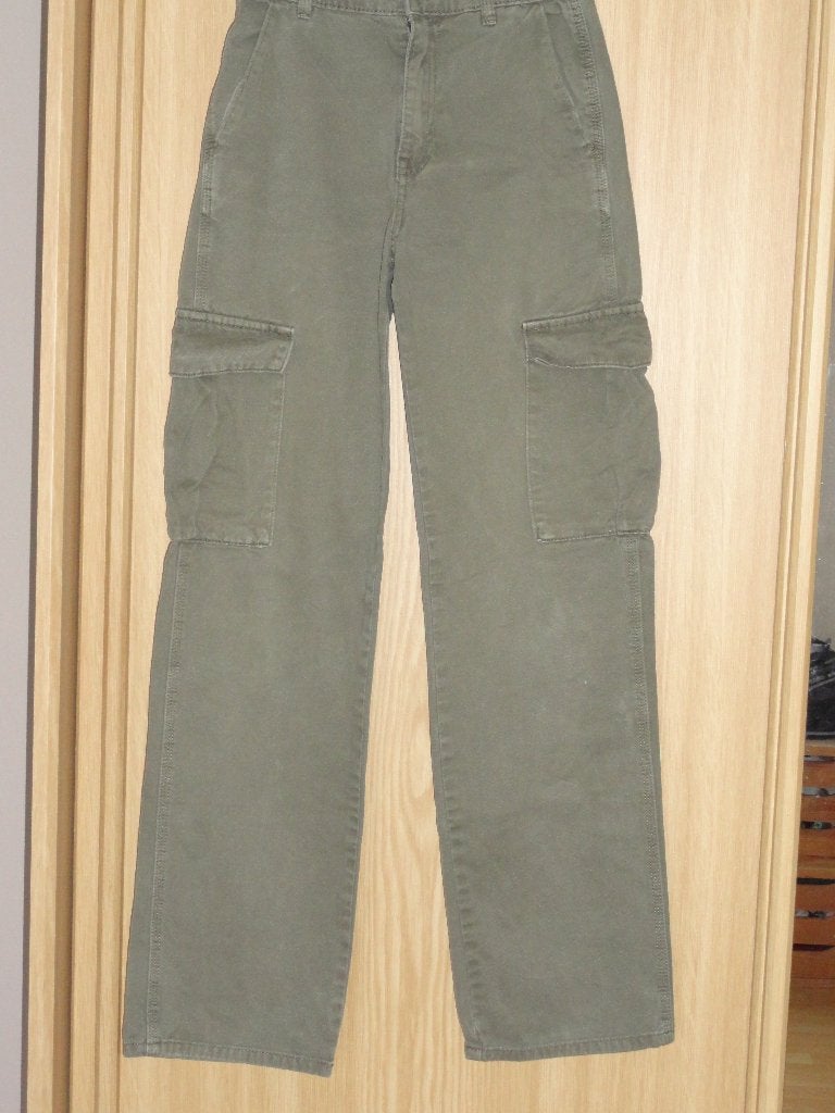 Khaki Jeansbroek Pull & Bear -Maat 32, Kleding | Dames, Overige kleuren, Verzenden, Zo goed als nieuw, W30 - W32 (confectie 38/40)