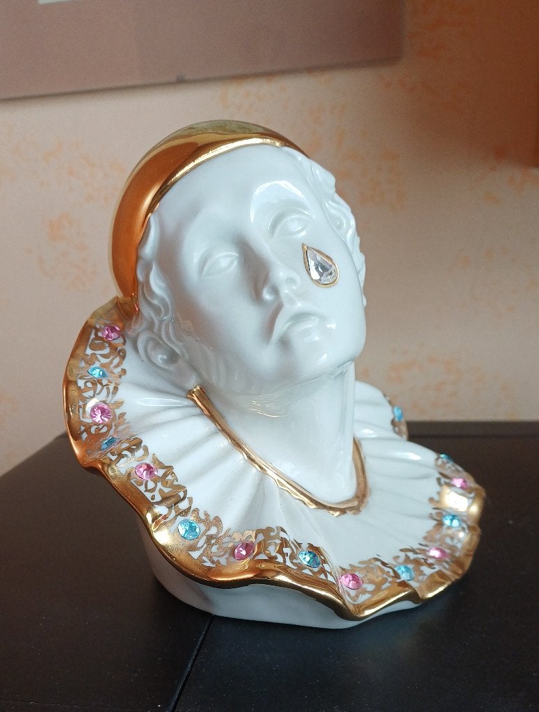 Pierrot, Ophalen