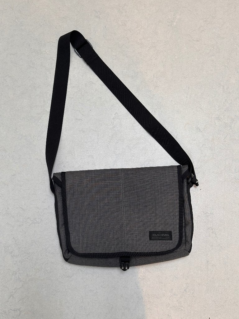 Dakine messenger heuptas voor laptop of ipad, Computers en Software, Ophalen of Verzenden, 13 inch, Nieuw, Dakine