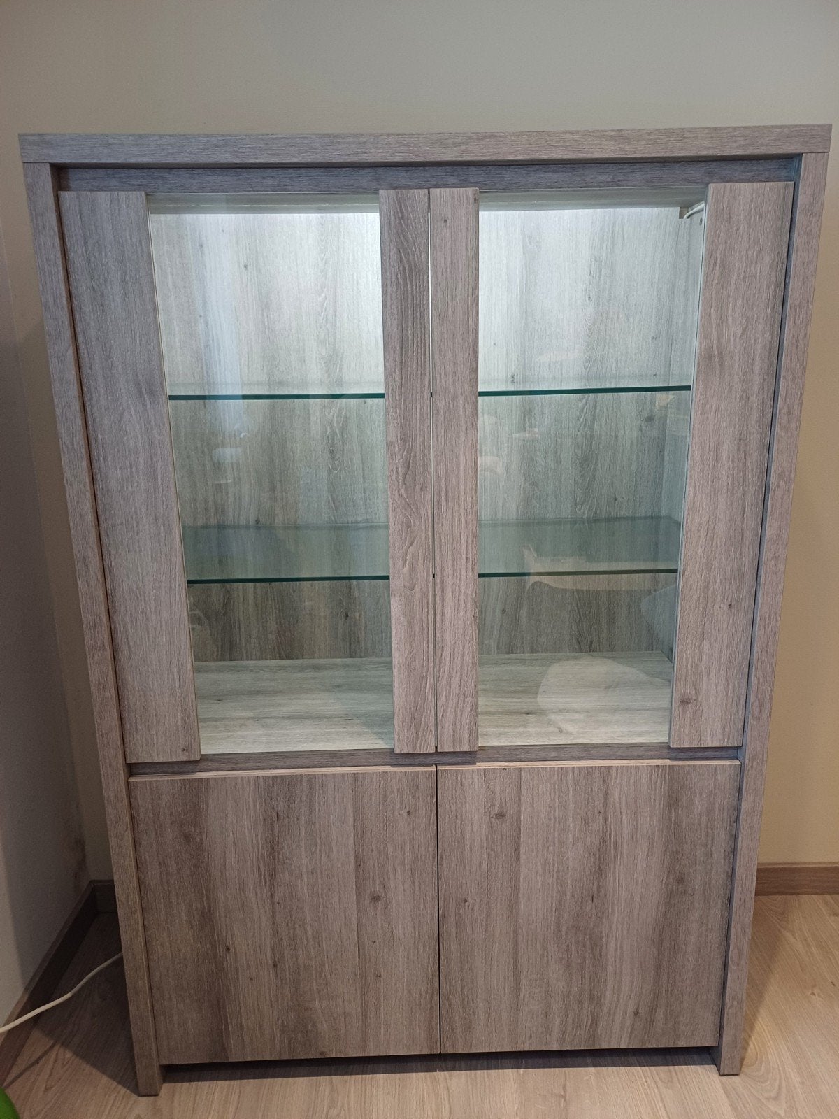 Vitrine avec éclairage - couleur = gris chêne, Avec porte(s), 25 à 50 cm, Comme neuf, 100 à 150 cm