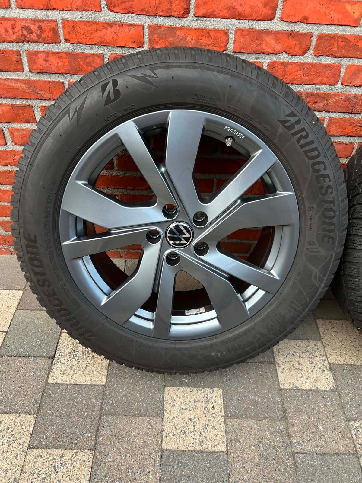 VW TIGUAN/TAYRON “ROCKINGHAM” WINTERSET 235/55/R18, Ophalen, 18 inch, Gebruikt, Banden en Velgen