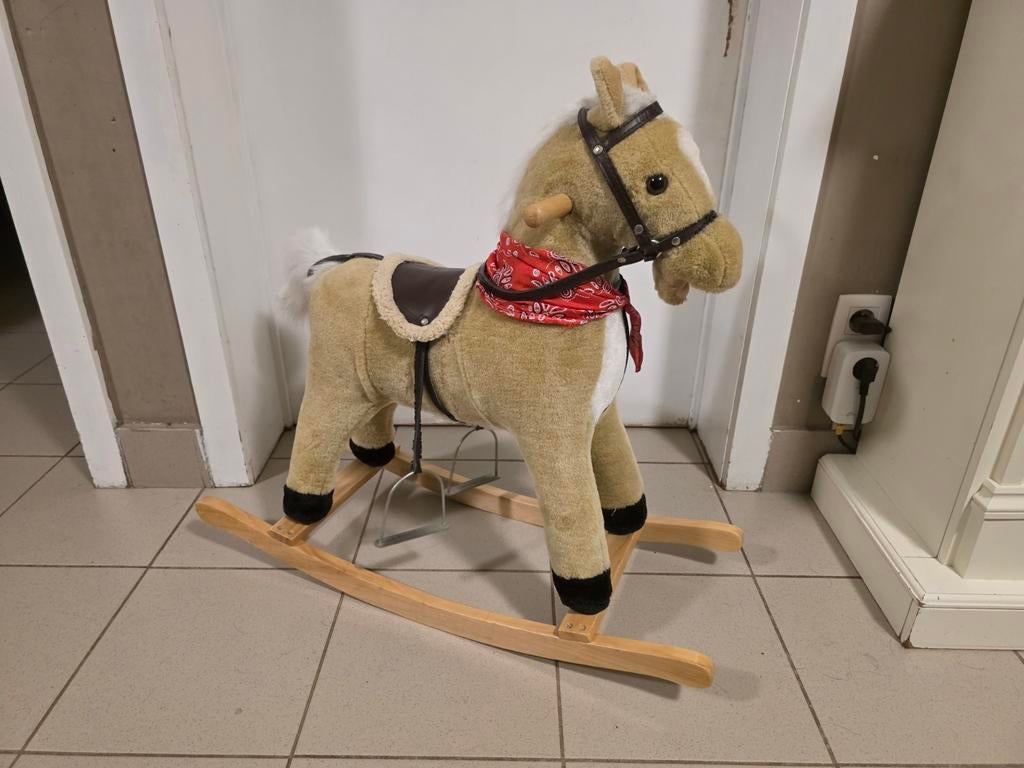 Cheval de balançoire avec son, Enlèvement